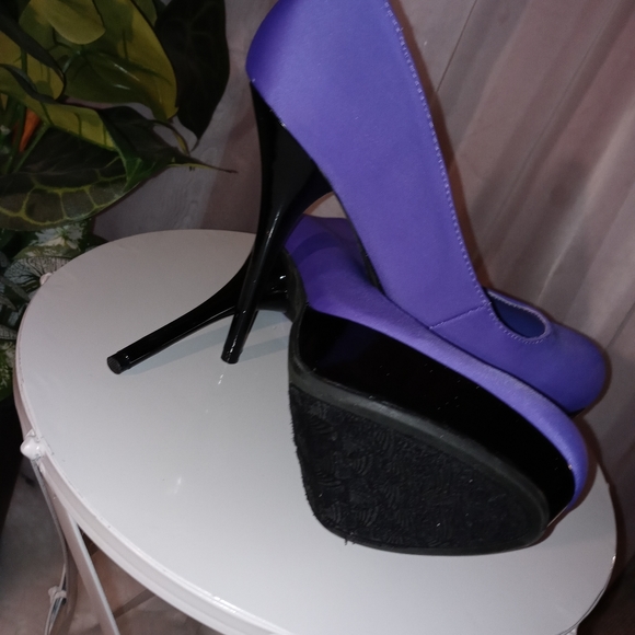 Women's High-heeled Shoes - Picture 3 of 3